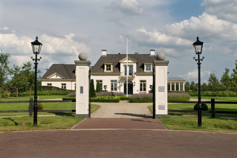 Landhuis met koetshuis in Enter